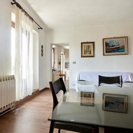 וילה Di Paese - Splendida Vista Maggiore אוג'ביו